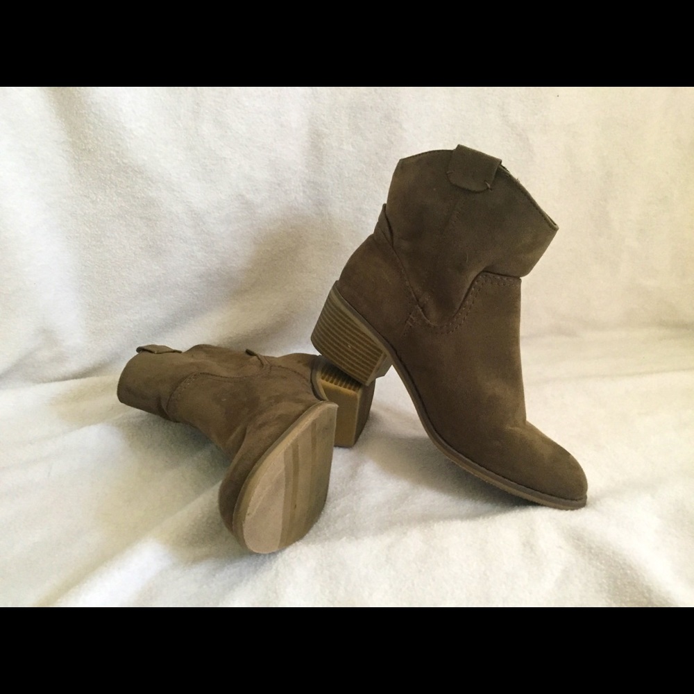 MERONA ankle boots. Size 8 1/2